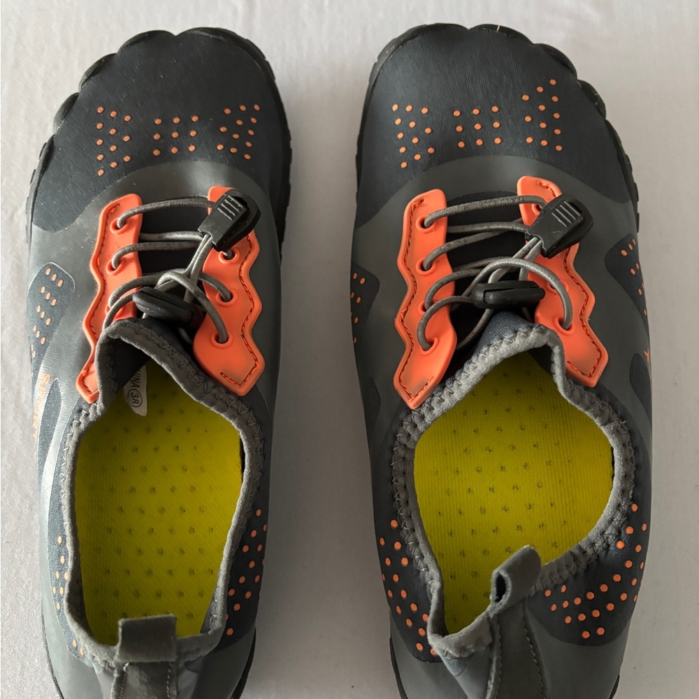 Water Shoes unisex in Gray and Orange Size 38 women’s 7-7 1/2 Men’s 6-6 1/2